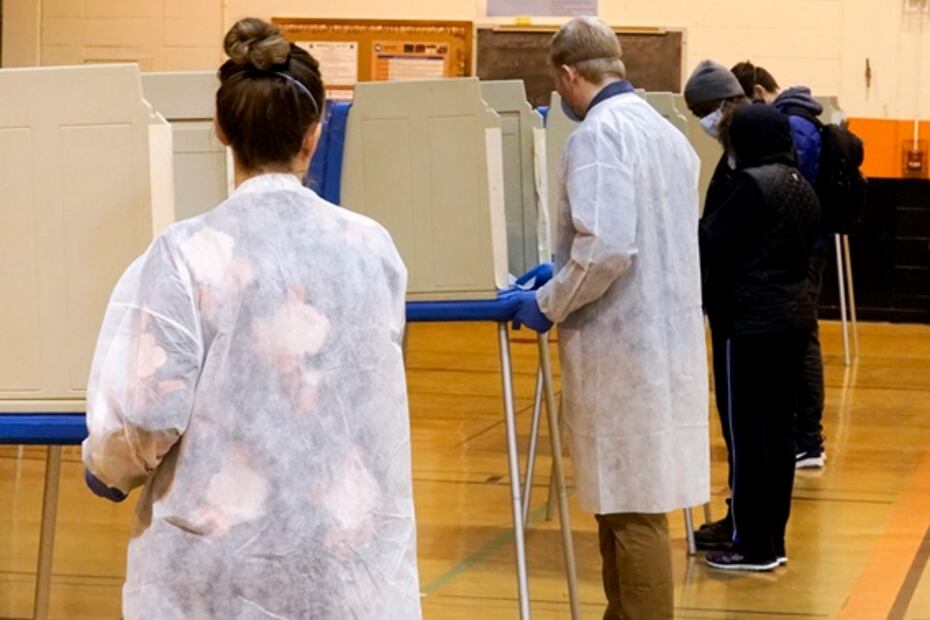 Votan en elección primaria de Wisconsin en plena pandemia del coronavirus