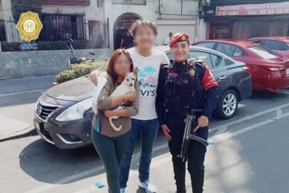 Lomito Chihuahua regresa con su dueña gracias a policías de la CDMX ¡Se les perdió varias horas! 
