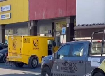 Roban más de 3 millones de pesos de camioneta de valores estacionada en Plaza Comercial de Santa Catarina, NL