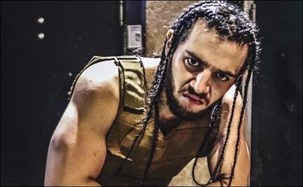 Camión atropella a luchador y lo mata