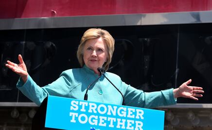 Trump llevaría a EU a la quiebra como sus casinos: Clinton