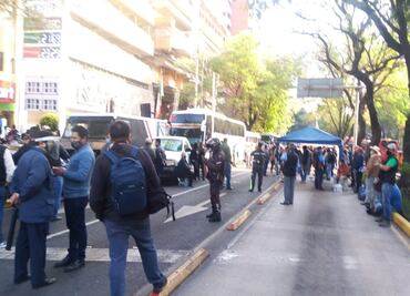 Jubilados del SME bloquean avenida Insurgentes sur