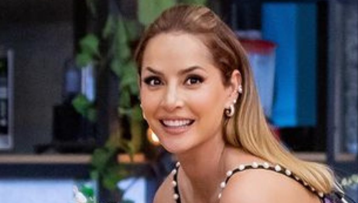 La conductora lució un vestido primaveral para recibir el mes de junio. Fuente: Instagram: @cvillaloboss