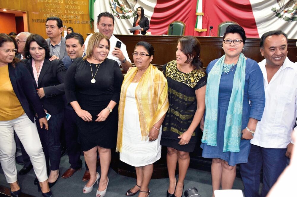 Juana Ocampo (centro) afirmó que no ha sido blanco de amenazas o algún tipo de ataque hasta el momento (CIUDADANOS MX)