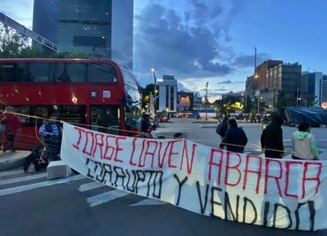 FOTOS: Normalistas generan caos en cruce de Reforma e Insurgentes; suma plantón más de 40 horas