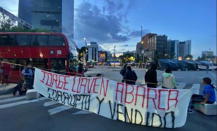 Bloqueo de normalistas en Reforma e Insurgentes cumple más de 55 horas; crecen inconformidades entre ciudadanos