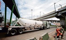 ¡No se atreven! Transportes de carga peligrosa evitan pasar por zonas de alta circulación 