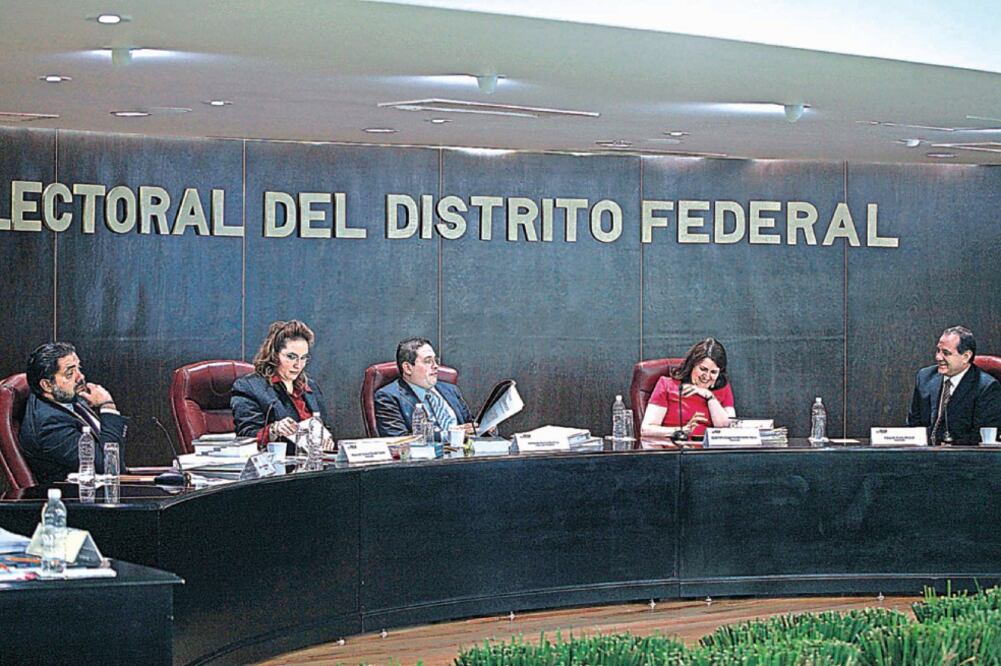 El presidente del Tribunal Electoral capitalino resaltó la importancia de lo s habitantes en la elaboración de la Carta Magna de la Ciudad de México (ARCHIVO EL UNIVERSAL)