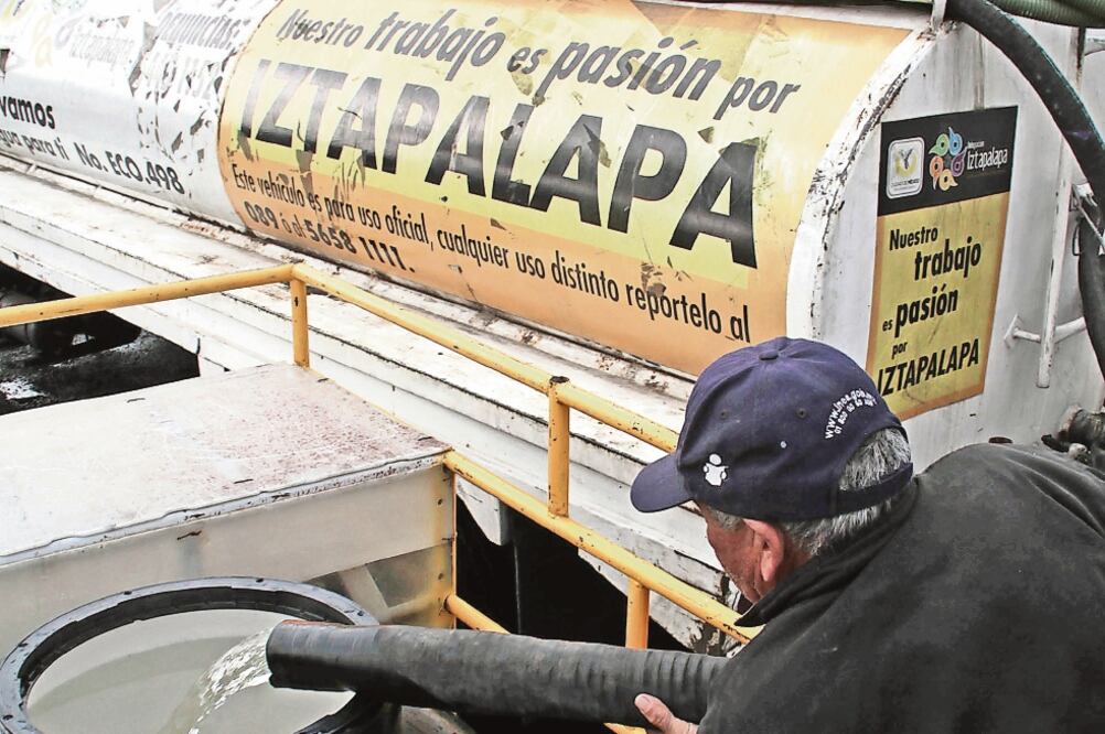 Ramón Aguirre, director del Sacmex, llamó a la sociedad y a las propias autoridades a hacer un uso responsable en el manejo de agua (ARCHIVO EL UNIVERSAL)