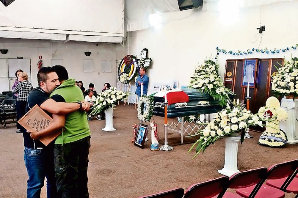 ayuntamiento de Ecatepec informó que se hizo cargo de los gastos funerarios y ofrecerá becas educativas a los hijos de José Miguel e incluirá en programas sociales a su esposa (EMILIO FERNÁNDEZ. EL UNIVERSAL)