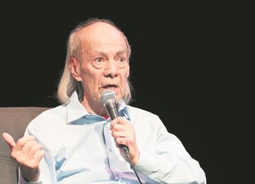 "El Loco" Valdés canta y bromea en el hospital a la espera de resultados