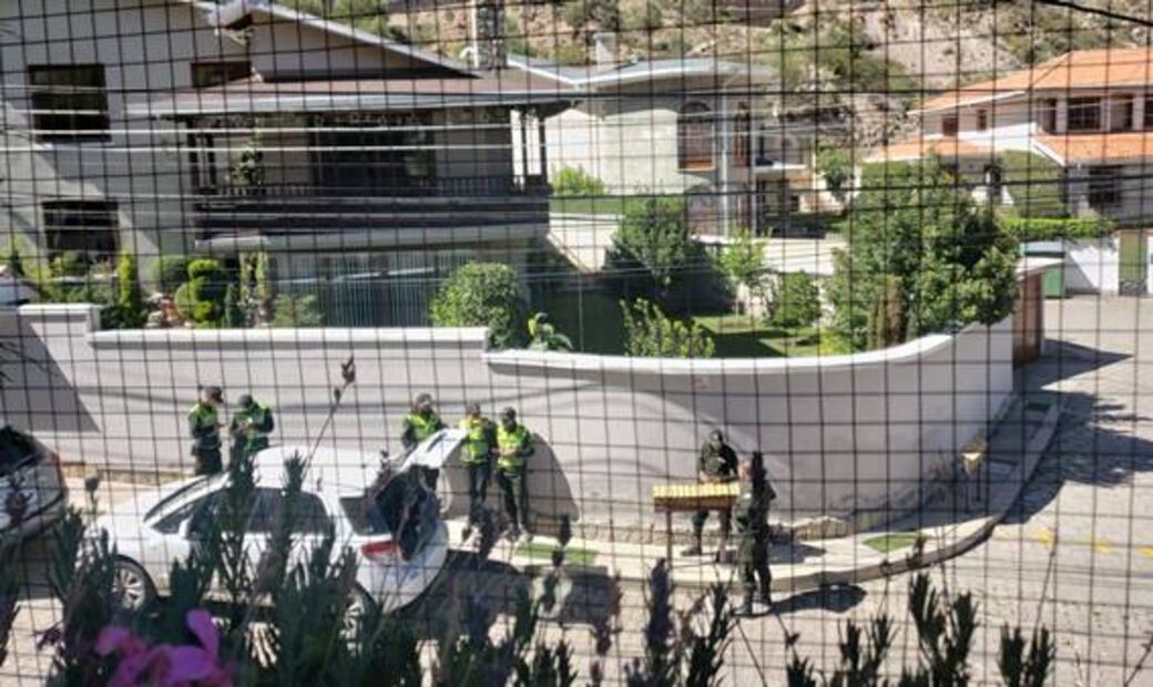 Denuncian incremento de presencia policial en embajada de México en Bolivia