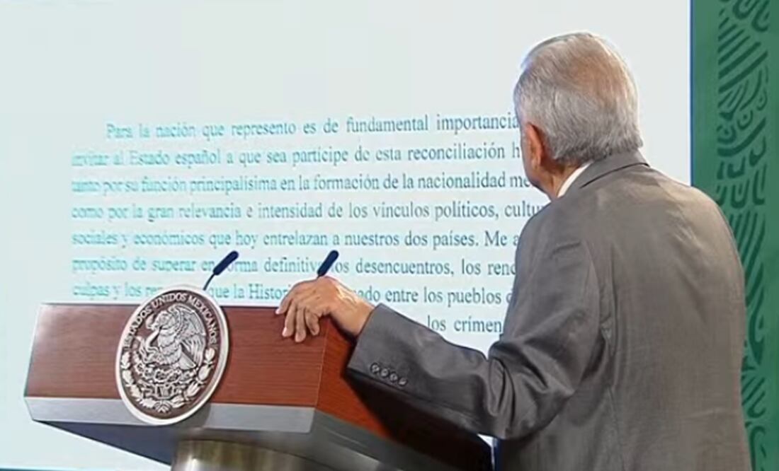 López Obrador exhibió su mañanera la carta que envió a Felipe VI en 2019. Foto: Captura de pantalla
