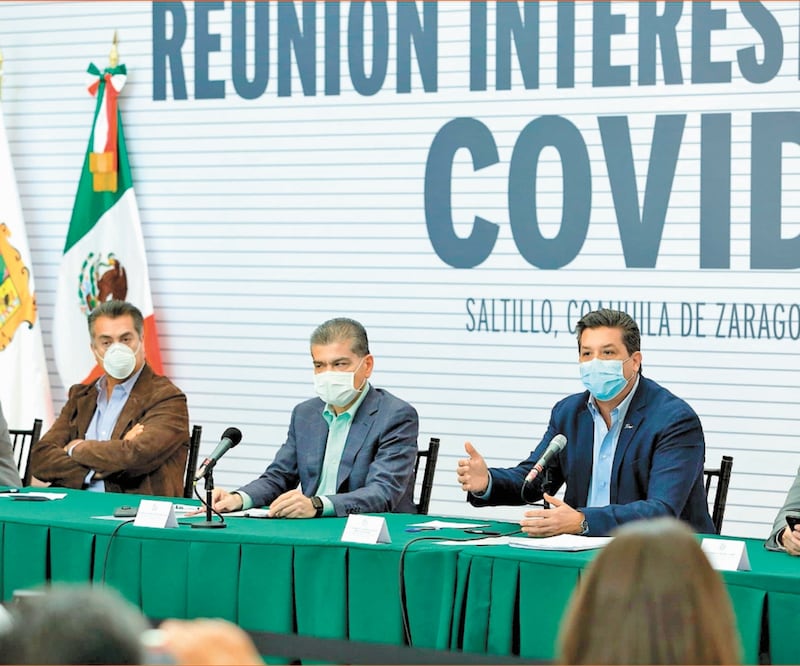Los gobernadores de Tamaulipas, Francisco García Cabeza de Vaca; de Coahuila, Miguel Riquelme, y de Nuevo León, Jaime Rodríguez, reunidos por quinta vez. Foto: Especial