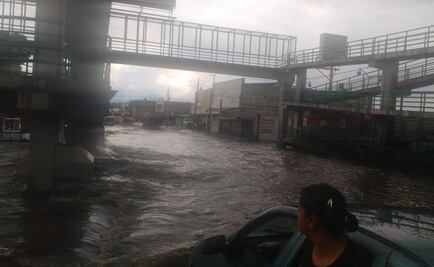 Lluvia anega la México-Pachuca; Mexibús cierra estaciones 