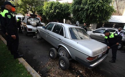 Agentes de tránsito retiran 80 vehículos abandonados en Azcapotzalco; operativo de chatarrización libera calles en 17 colonias