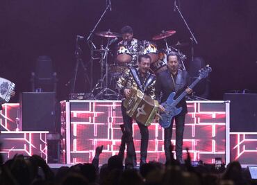 Los Tigres del Norte siguen siendo los jefes de jefes y rugen ante 22 mil fans en la Arena Ciudad de México