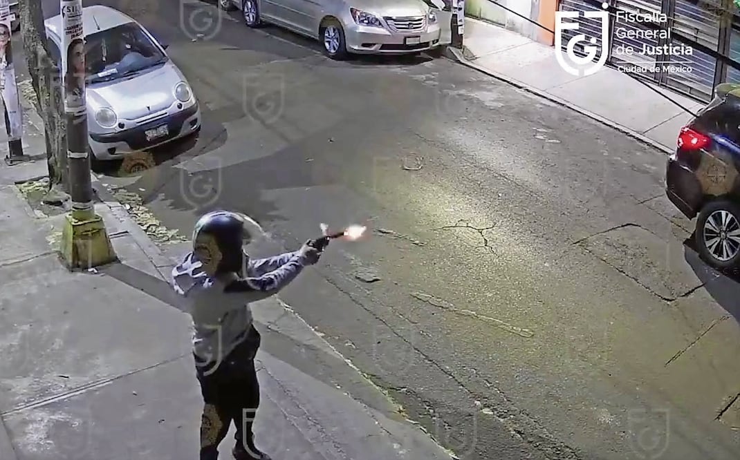 La noche del 12 de mayo, un hombre disparó contra la camioneta en que se encontraba Alessandra Rojo de la Vega; fue detenido Juan “N”. Foto Especial