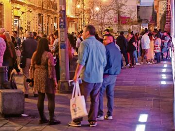La noche de museos desmilitariza la calle de Moneda