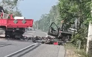 Choque entre unidad de la Defensa y camión de carga deja tres muertos en carretera de Tabasco; hay 3 lesionados 