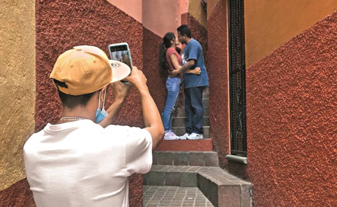 Las escenas del público en las calles del Centro Histórico, del Callejón del Beso, de músicos, de prestadores de servicios, así como de turistas regresaron a la ciudad. Fotos: Xóchitl Álvarez/ EL UNIVERSAL.