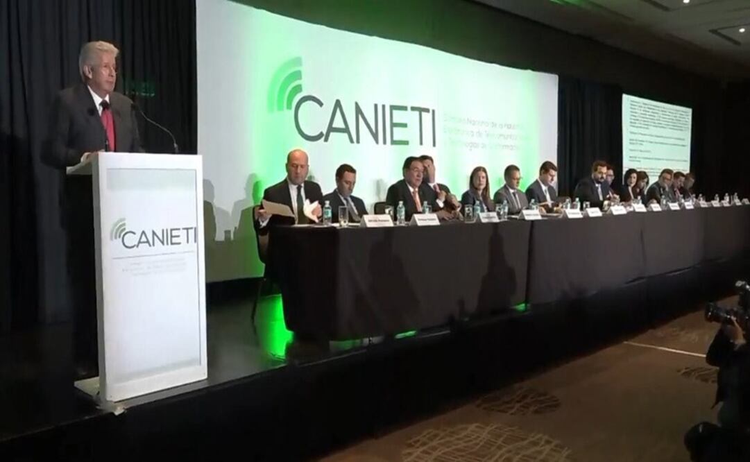 Ruiz Esparza participó en la clausura de la LXI Asamblea General Ordinaria de la CANIETI. Foto: Tomada de Twitter @gruizesp