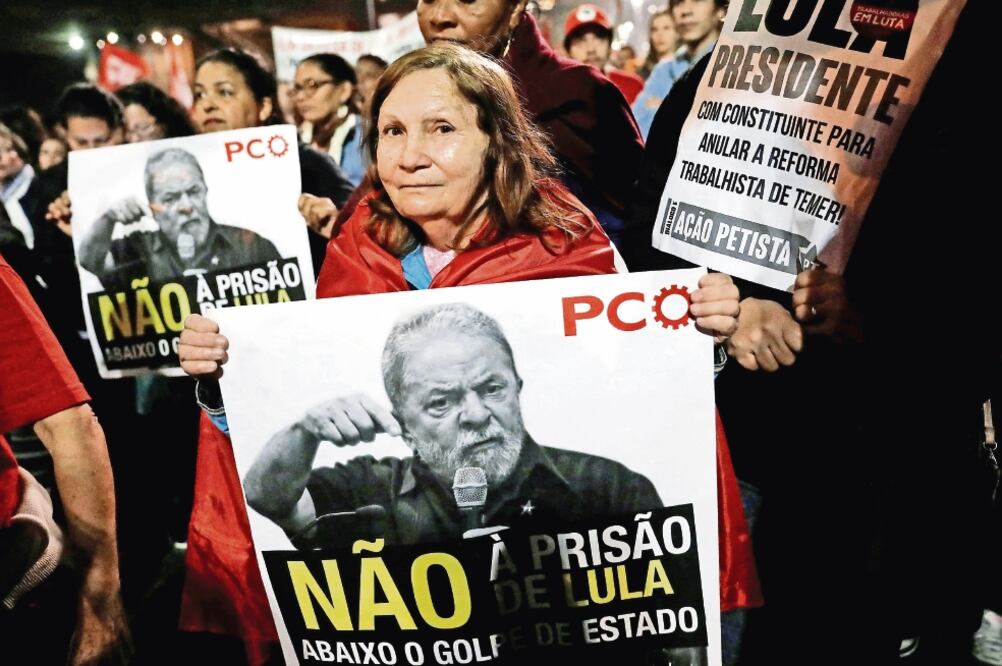 Simpatizantes del ex presidente realizaron anoche una protesta en Sao Paulo contra la resolución del juez Moro (NACHO DOCE. REUTERS)