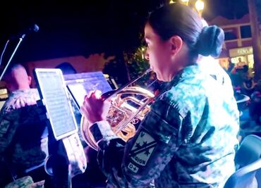 Militares arriban a plazas públicas de Zacatecas y Fresnillo; en lugar de armas, llevan instrumentos musicales