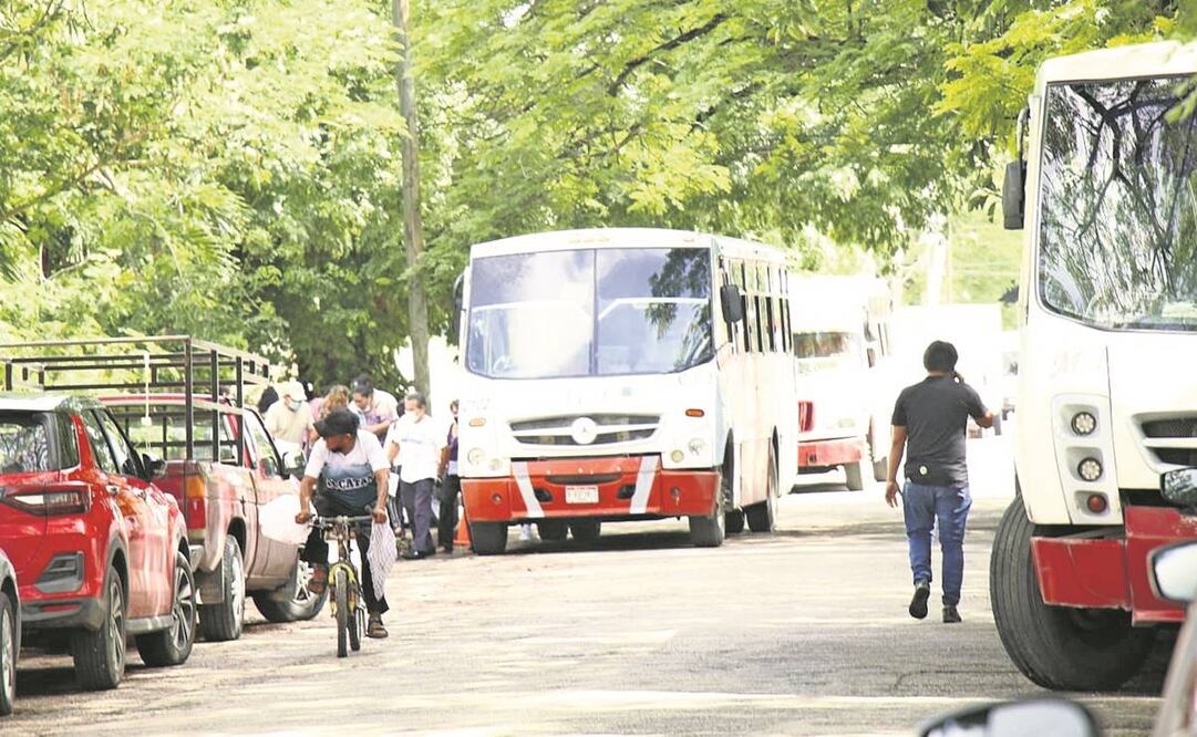 En el estado de Yucatán se documentaron actos de acarreo, principalmente en Kanasín y Umán, donde votantes llegaban en camiones particulares. Foto: Yazmín Rodríguez/ EL UNIVERSAL