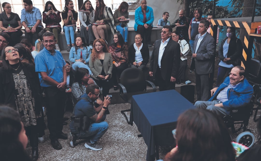 El Licenciado Juan Francisco Ealy Ortiz, Presidente Ejecutivo y del Consejo de Administración de EL UNIVERSAL, convivió con empleados de esta casa editorial. Fotos: de Juan Boites. El Universal