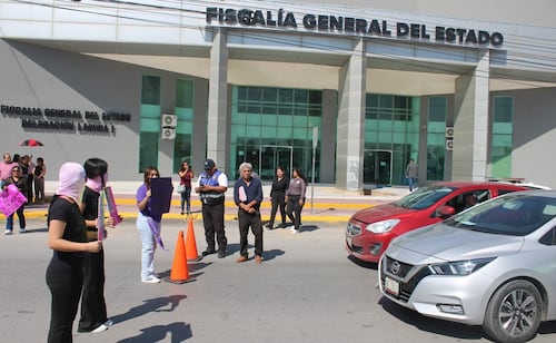 Exigen justicia por feminicidio de Nora Cecilia en Torreón; bloquean avenida frente a la Fiscalía de Coahuila
