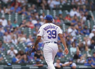 Pitcher mexicano de la MLB obsequia automóvil a su padre