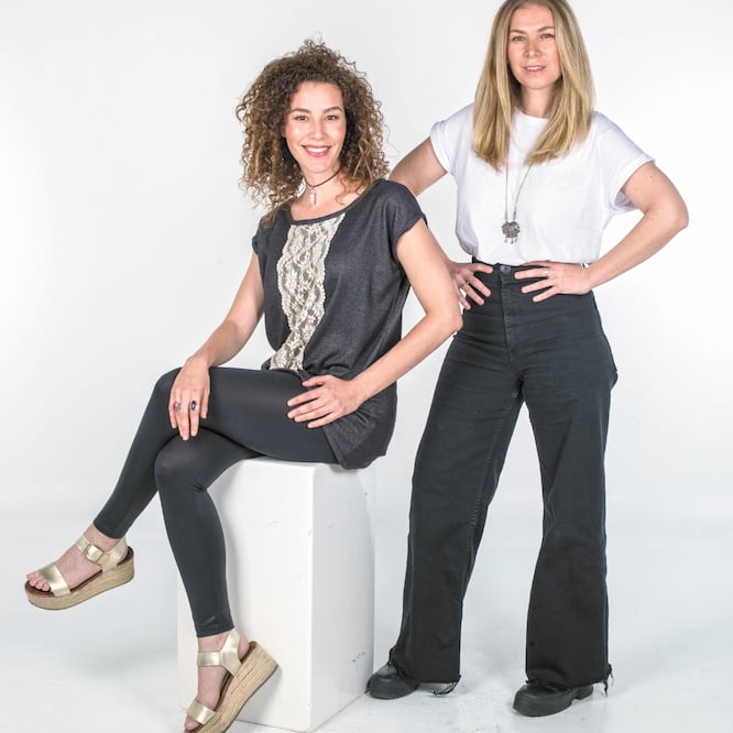 Luciana Silveyra, directora de la obra, y la actriz Carla Muller. SERGIO TAPIA. EL UNIVERSAL