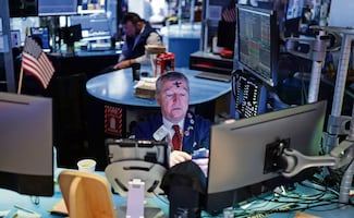 El peso y la BMV pierden tras revelar datos la Fed