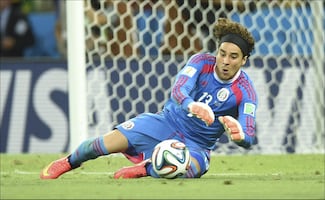 Afición brasileña se rinde ante Guillermo Ochoa; no olvidan sus actuaciones en Mundiales