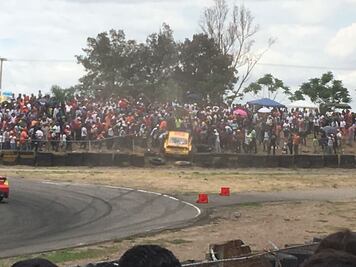 Piloto de Nascar pierde el control y va hacia las gradas