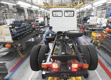 Producción de camiones pesados crece 12% durante agosto en México