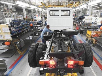 Producción de camiones pesados crece 12% durante agosto en México