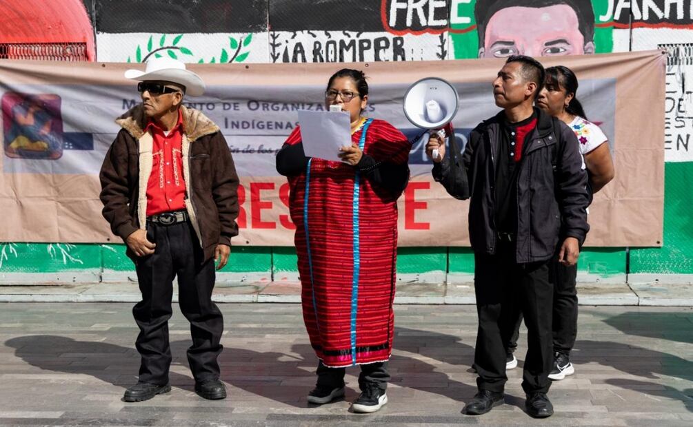Artesanos indígenas exigen permisos para romería en Reforma; acusan negativa del Gobierno capitalino. Foto: Hugo Salvador