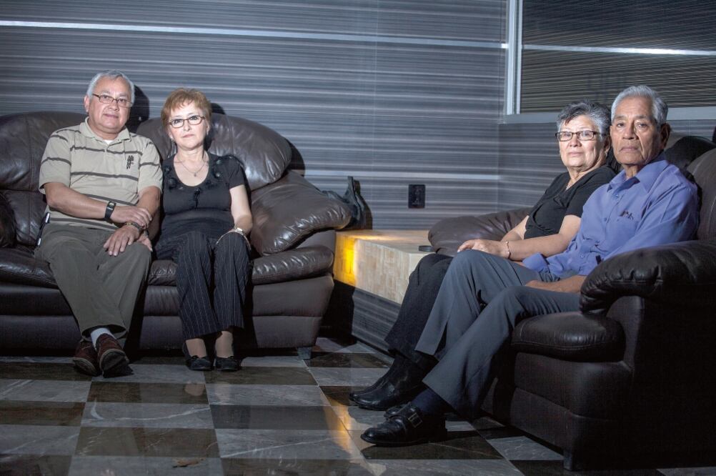 Los tíos de Javier Francisco Arredondo, Jesús Arredondo y Patricia Valera, así como los padres de Jorge Mercado, Rosa Mercado y Lorenzo Medina, señalan que las autoridades ministeriales les pidieron no decir nada a la prensa(CRISTOPHER ROGEL.EL UNIVERSAL)