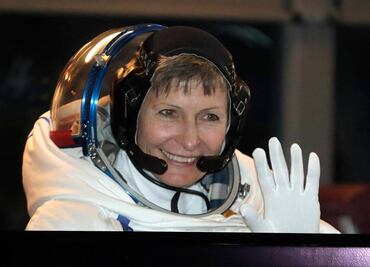 Estadounidense se convierte en la astronauta con más salidas al espacio
