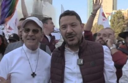 “Un chingo y dos montones”, dice Batres en VIDEO sobre primer cálculo de asistencia a marcha de AMLO 