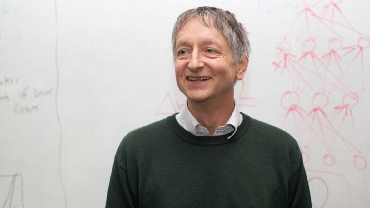 Geoffrey Hinton, el "padrino de la inteligencia artificial", abandona Google y alerta de los peligros de la nueva tecnología