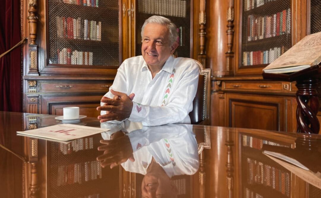 El Presidente envió un mensaje desde la Biblioteca de Palacio Nacional. Foto: Capruta de pantalla