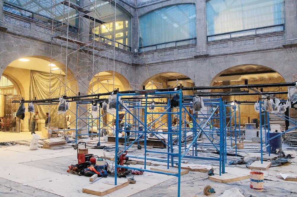 Las obras de recuperación del patio central de la casona de Xicoténcatl se realizan a marchas forzadas para inaugurarlas el próximo martes 18 (LUCÍA FLORES. EL UNIVERSAL)