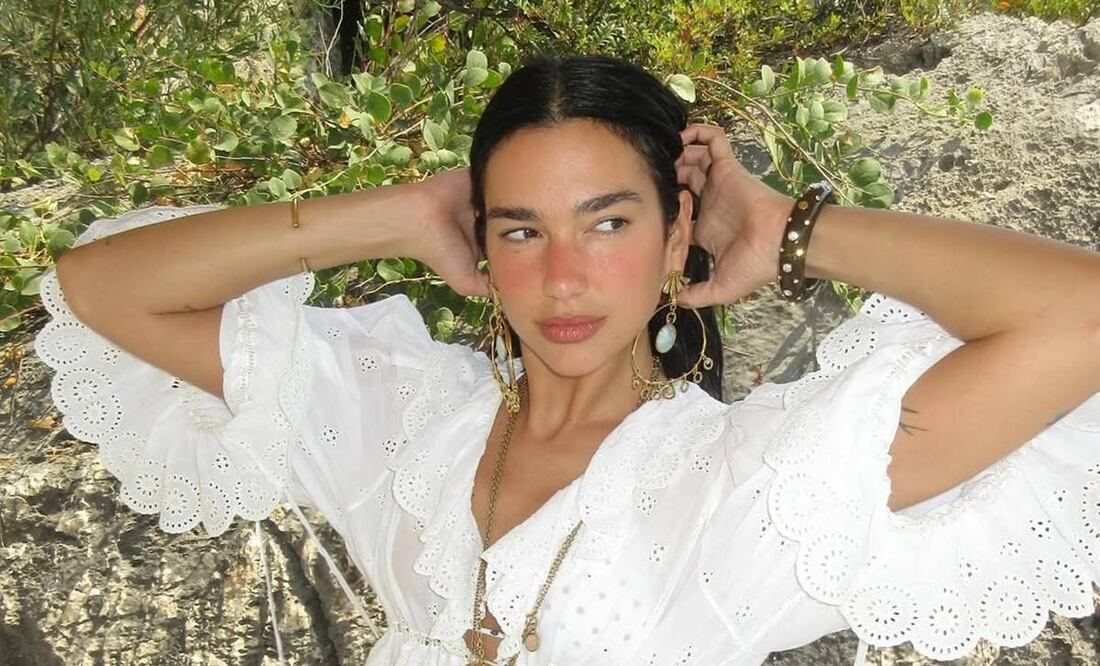 Dua Lipa impone tendencia con sus looks de playa. Foto: Especial. Instagram @dualipa