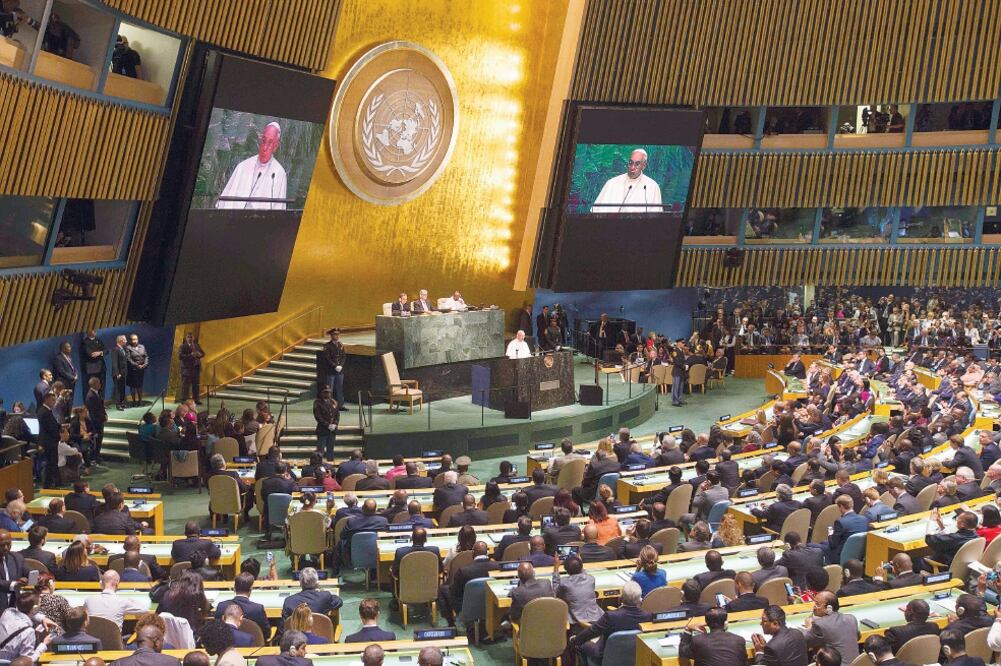 El papa Francisco, al iniciar ayer la Cumbre del Desarrollo Sustentable ante el pleno de las Naciones Unidas, en Manhattan, Nueva York (ADREES LATIF. REUTERS)