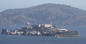 Trump pide 152 mdd al Congreso para reabrir Alcatraz; pretende regresarla como prisión de alta seguridad
