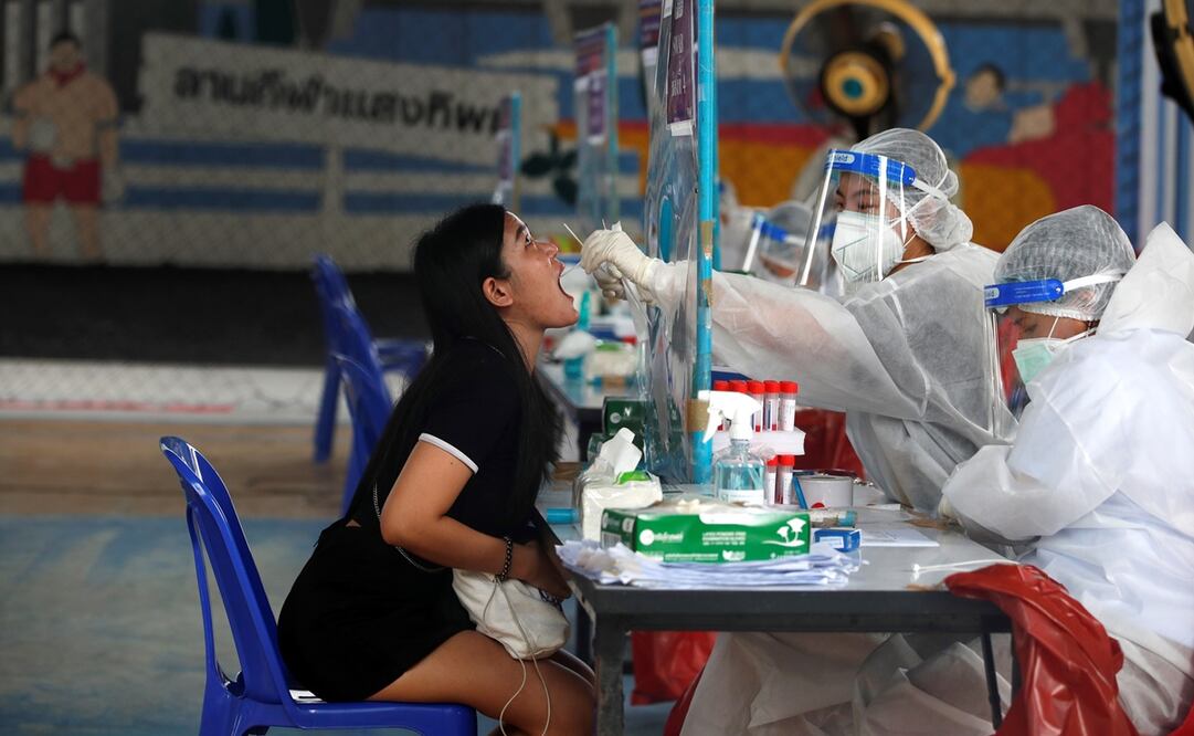 La variante delta, primero detectada en la India y la que más preocupa en la actualidad por su mayor facilidad de transmisión, está presente según el informe en 96 países. Foto: EFE