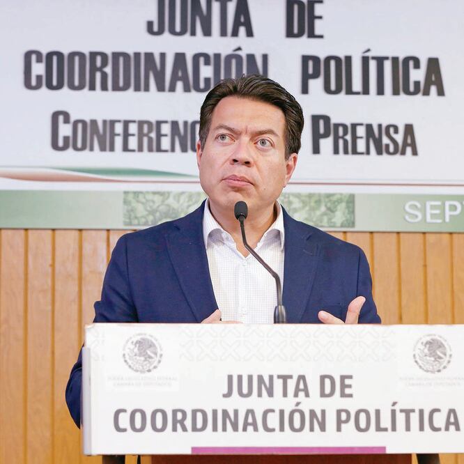 El coordinador de Morena en la Cámara de Diputados, Mario Delgado Carrillo, afirmó que los logros que se obtengan a nivel nacional deben integrarse a las agendas locales. (ARCHIVO EL UNIVERSAL)